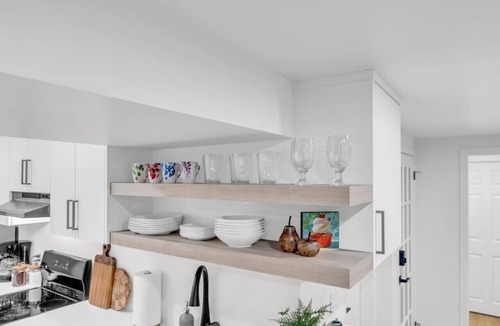 Burlington Apartment | Bright 2-Bedroom Apartment