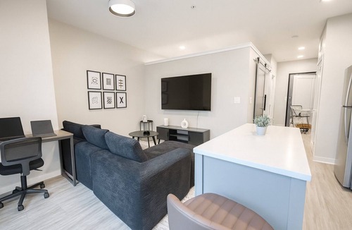 West Seventh Apartment | Bright 2-bedroom apartment with AC in enjoyable Saint Paul