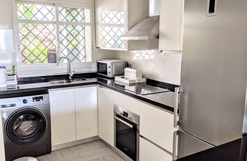 Marbella Apartment | Bright 2 bedroom apartment in a great location! 3 Pools, Private FREE Parking!