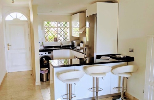 Marbella Apartment | Bright 2 bedroom apartment in a great location! 3 Pools, Private FREE Parking!