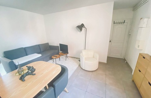 Cote Pavee Apartment | Bright 2-bedroom apartment