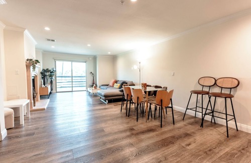 Lamanda Park Apartment | Bright 2-bedroom apartment with AC in peaceful Pasadena
