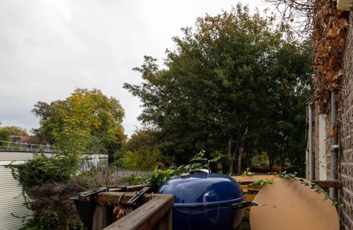 Clapton Apartment | Bright 2 Bedroom Flat in Lower Clapton