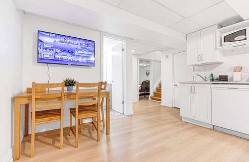 Pleasant View Apartment | Bright 2 Bedrooms Stay. Peace and Quiet. Free Parking