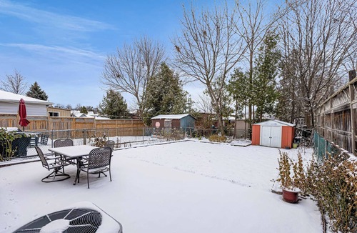 Pleasant View Apartment | Bright 2 Bedrooms Stay. Peace and Quiet. Free Parking