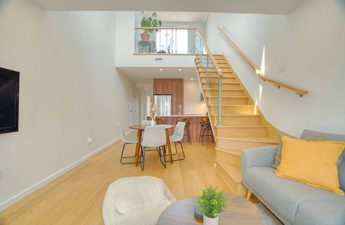 Hochelaga Condo | Bright 2-Floor Penthouse Condo with Parking