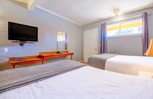 Wheeler Hotel | Bright 2-Queen Stay Close to Museum & City Park Trails + Free Parking