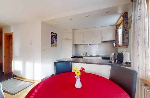 Surlej Apartment | Bright 2-room apartment approx 45m2 on the 1st floor (2nd mezzanine), in a quiet