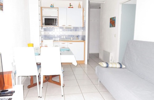 Sete Apartment | Bright 2-room flat with loggia and parking in Sète