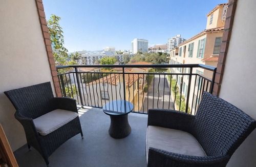 Westwood Apartment | Bright 2BR/2BA w/Balcony in Westwood Near UCLA Campus