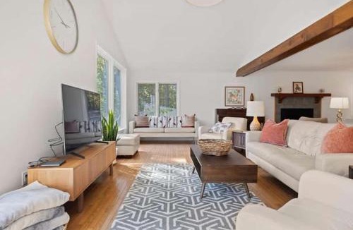 Hendersonville House | Bright 2BR Cabin with Sunroom Firepit Near Trails