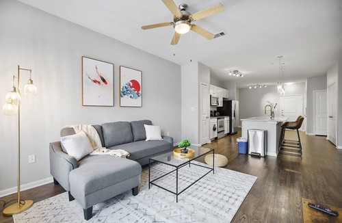 St. Edwards Apartment | Bright 2BR Flat w/Balcony + Pool | Walk to SoCo