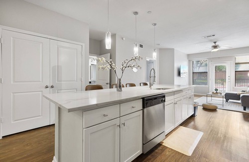 St. Edwards Apartment | Bright 2BR Flat w/Balcony + Pool | Walk to SoCo