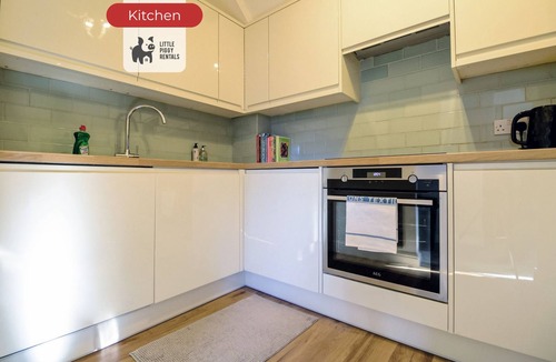 Hatfield Apartment | Bright 2BR Hatfield Gem + Parking