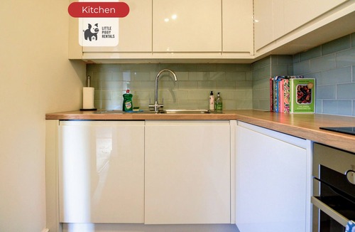 Hatfield Apartment | Bright 2BR Hatfield Gem + Parking