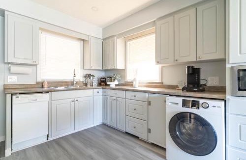 Windsor Apartment | Bright 2BR Home Near Airport & Shops
