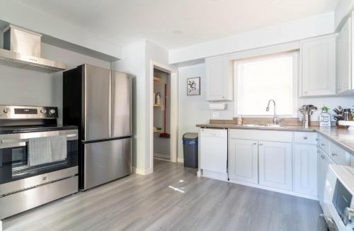 Windsor Apartment | Bright 2BR Home Near Airport & Shops