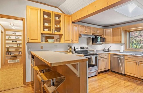 Hendersonville House | Bright 2BR House w Sunroom Firepit Near Trails