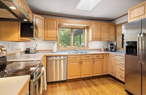 Hendersonville House | Bright 2BR House w Sunroom Firepit Near Trails