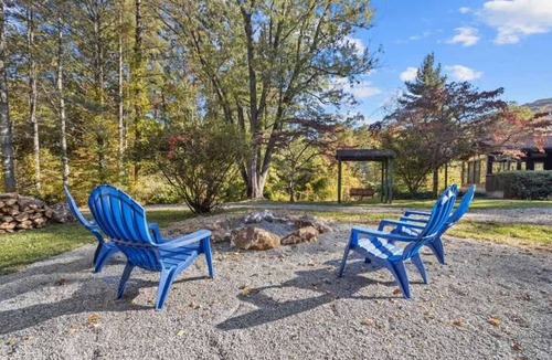 Hendersonville House | Bright 2BR House w/Sunroom + Fire Pit~Near Trails~Free Tickets