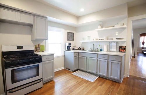 Forest Park Apartment | Bright 2BR in Forest Park – Quiet, Parking, Workspace, Long‑Stay Ready