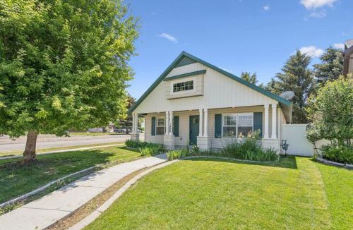 Logan House | Bright 2BR + Office | Garage, Yard & Animal Friendly