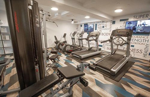 Fairpark Apartment | Bright 2BR SLC Apt Hot Tub Parking