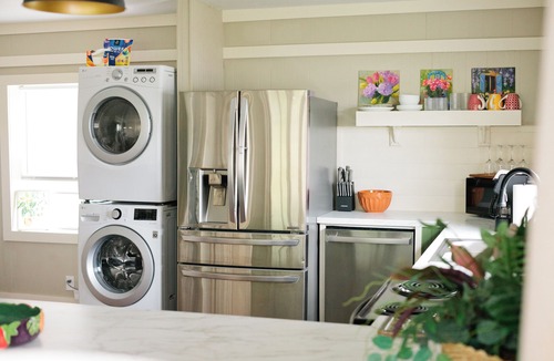Clanton House | Bright 2BR Stay | Pets Allowed + WiFi
