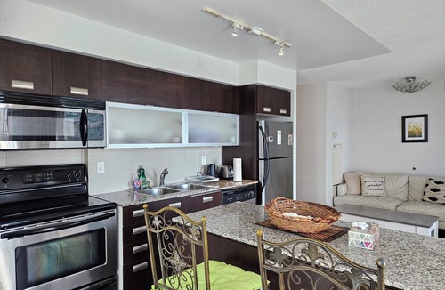King West Village Condo | Bright 2BR Unit w/Free Parking and Gym