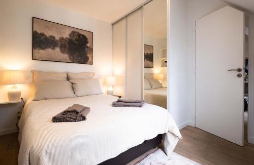 Quartier de la Plaine-de-Monceaux Apartment | Bright 2BR with Balcony Chic Paris