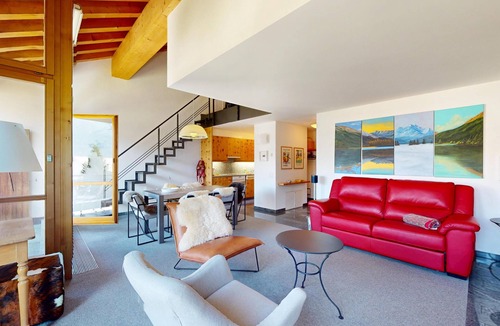 Silvaplana Apartment | Bright 3 ½-room apartment, 80 m2 spread over two floors.