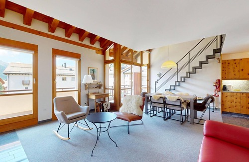 Silvaplana Apartment | Bright 3 ½-room apartment, 80 m2 spread over two floors.