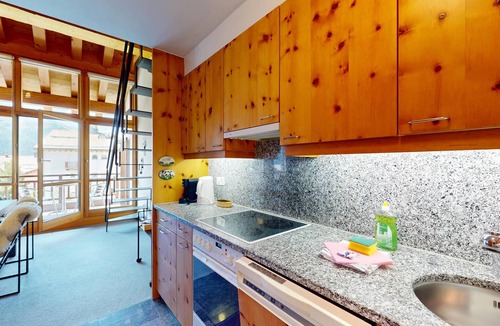 Silvaplana Apartment | Bright 3 ½-room apartment, 80 m2 spread over two floors.