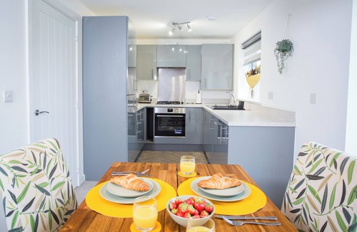 Chequerbent House | Bright 3-Bed 2.5-Bath Bolton Home