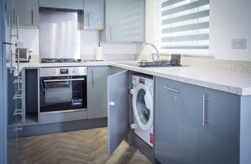 Chequerbent House | Bright 3-Bed 2.5-Bath Bolton Home