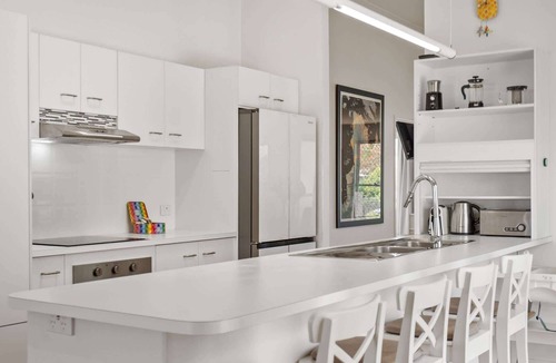 Annerley House | Bright 3-Bed Home in Leafy Annerley