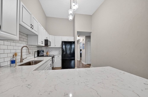 Holland Apartment | Bright 3-Bedroom Downtown Holland Apartment