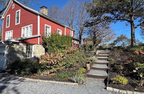 North Bennington Cottage | Bright 3-Bedroom Historical Cottage w/pool table