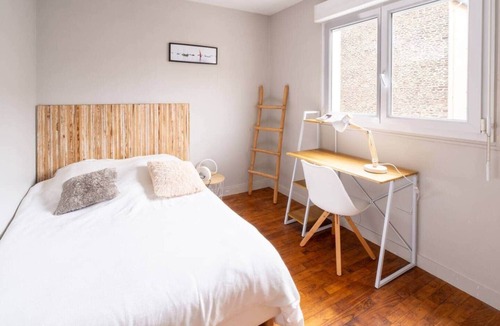 Saint-Helier Apartment | Bright 3-bedroom near train station and TNB