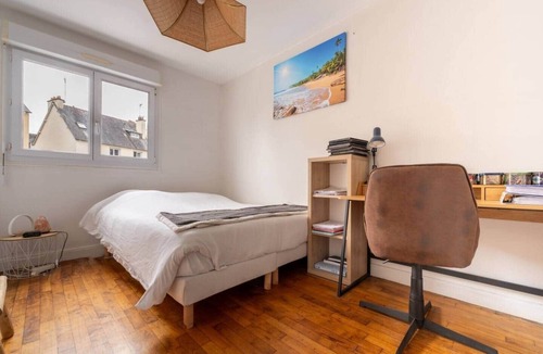 Saint-Helier Apartment | Bright 3-bedroom near train station and TNB