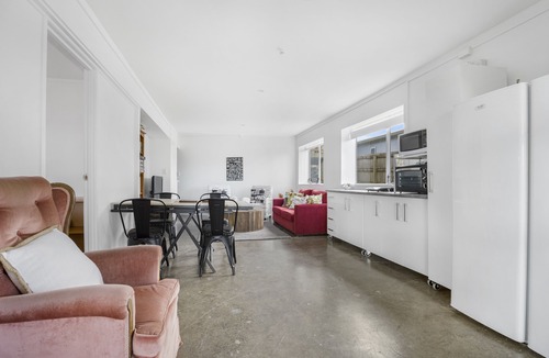 Saint Johns House | Bright 3-Bedroom Unit - WiFi & Parking