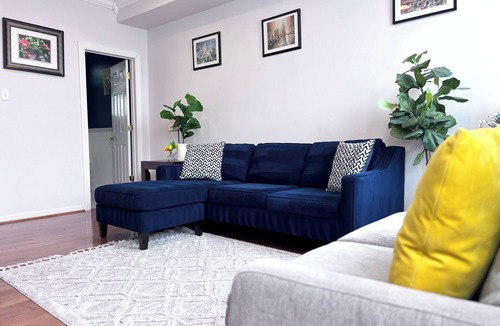 Brewerytown Apartment | Bright 3BR Apartment near Art Museum