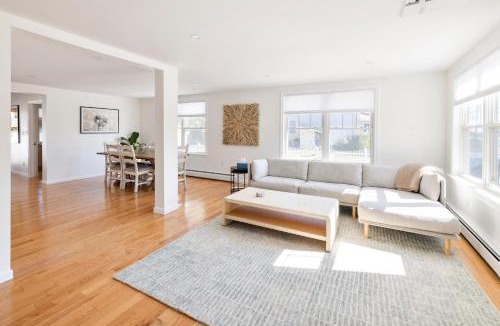 Scarborough House | Bright 3BR Beach House, 4-Min Walk & Fire Pit