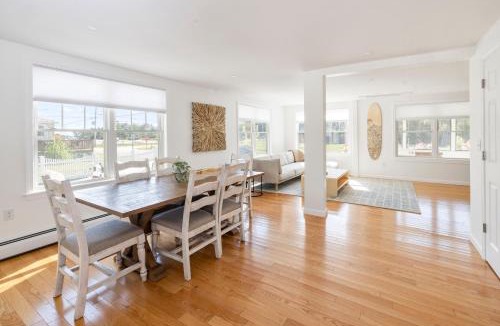 Scarborough House | Bright 3BR Beach House, 4-Min Walk & Fire Pit