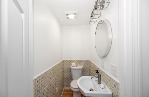 Scarborough House | Bright 3BR Beach House, 4-Min Walk & Fire Pit