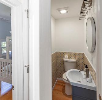 Scarborough House | Bright 3BR Beach House, 4-Min Walk & Fire Pit