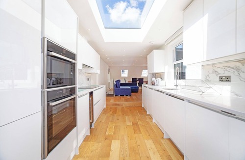 Munster Apartment | Bright 3BR Duplex in Fulham with Terrace