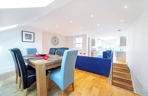 Munster Apartment | Bright 3BR Duplex in Fulham with Terrace
