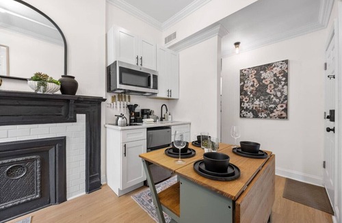 Harlem Apartment | Bright 3BR Harlem Home w/In-Unit Laundry