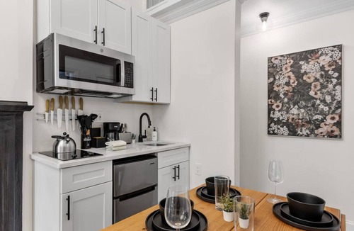 Harlem Apartment | Bright 3BR Harlem Home w/In-Unit Laundry